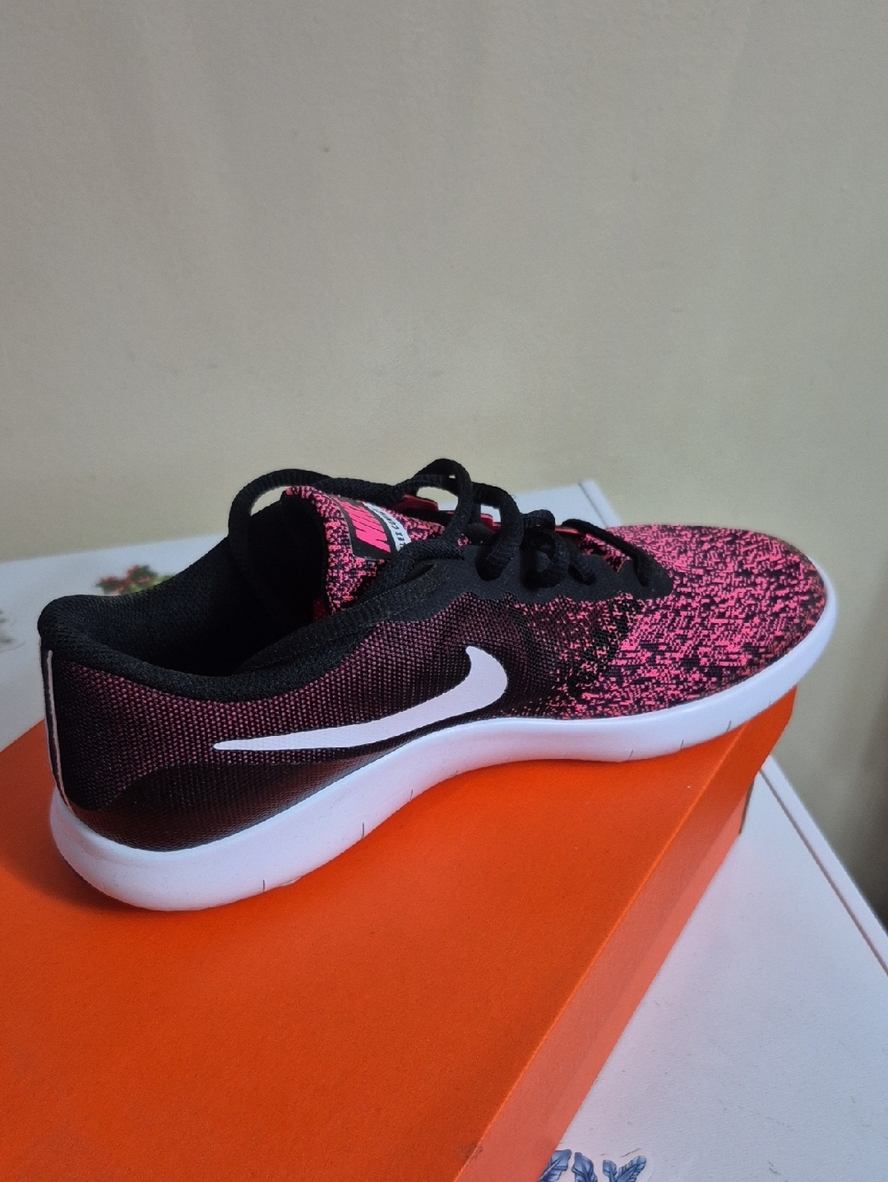 Nike Women's Black and Pink Knit Running Sneaker